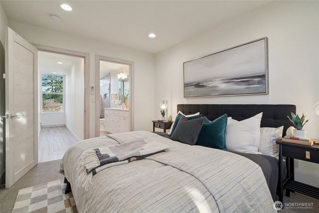 7207 12th Avenue NE, Seattle, WA 98115