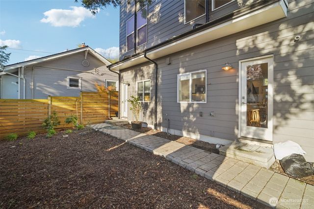 7207 12th Avenue NE, Seattle, WA 98115