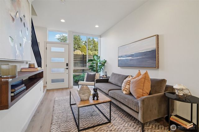 7207 12th Avenue NE, Seattle, WA 98115