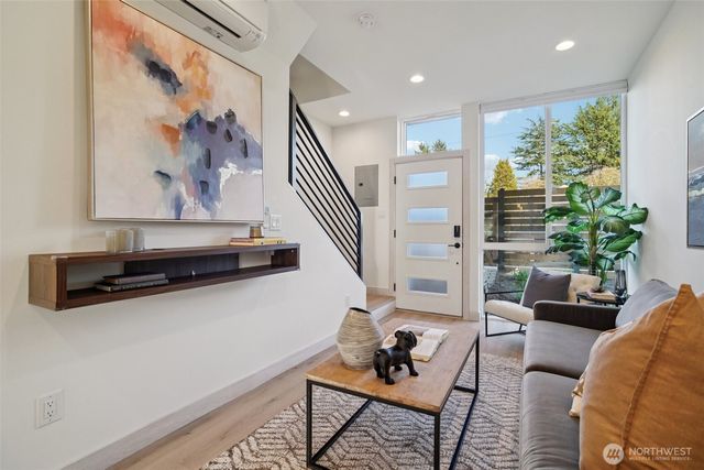 7207 12th Avenue NE, Seattle, WA 98115