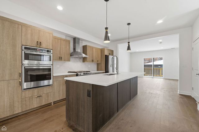 2832 W Wilcox Street, Chicago, IL 60612