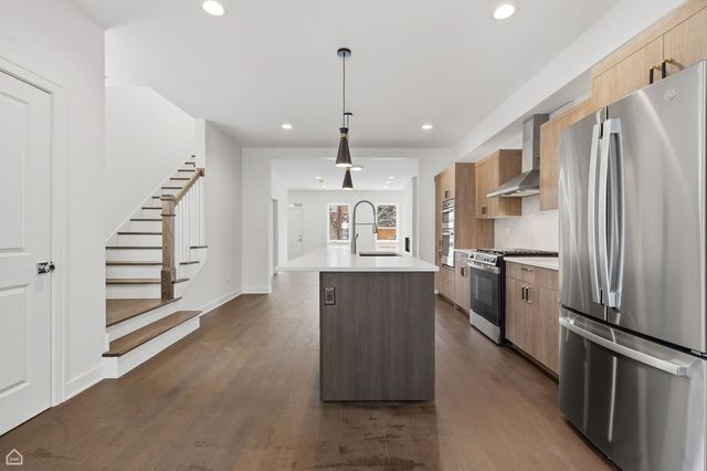 2832 W Wilcox Street, Chicago, IL 60612