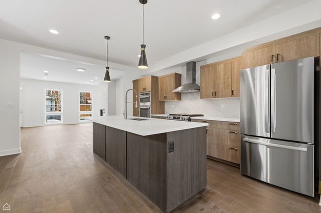 2832 W Wilcox Street, Chicago, IL 60612