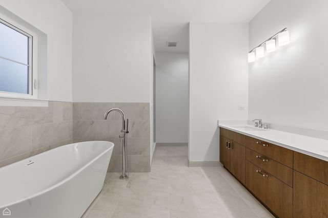 2832 W Wilcox Street, Chicago, IL 60612