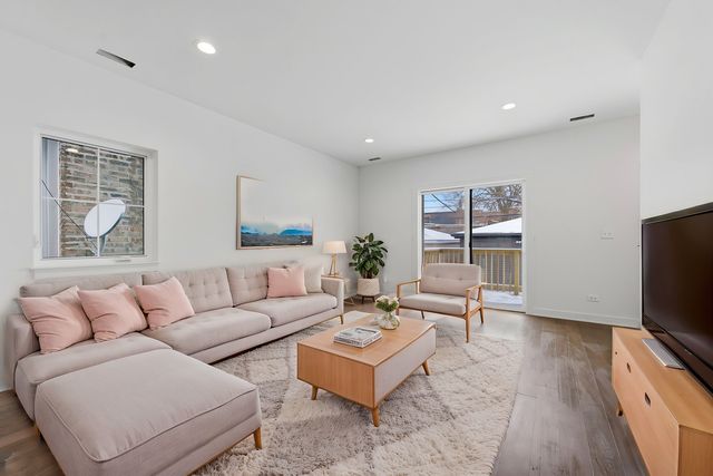 2832 W Wilcox Street, Chicago, IL 60612