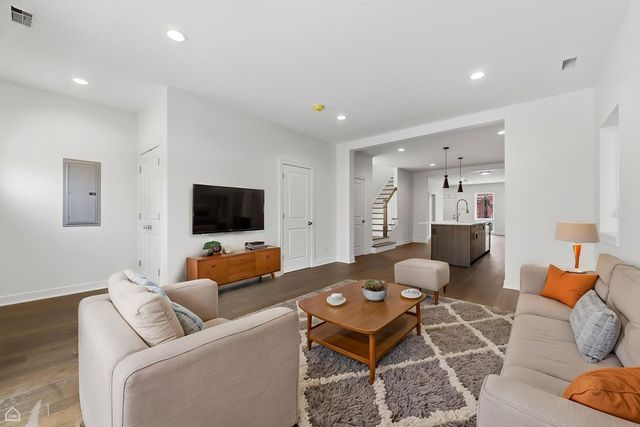 2832 W Wilcox Street, Chicago, IL 60612