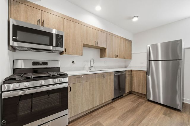 2832 W Wilcox Street, Chicago, IL 60612