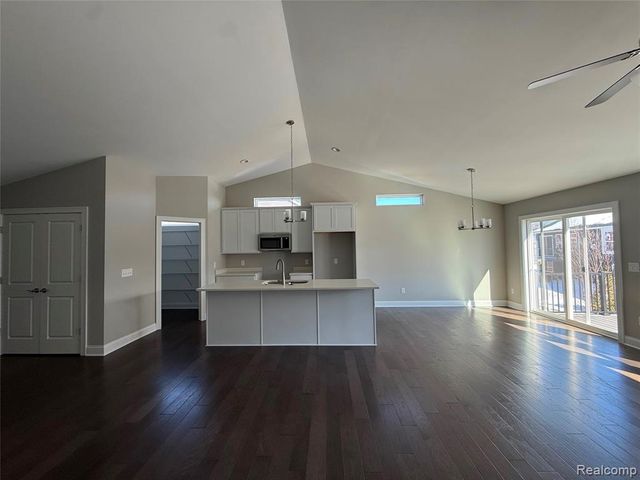 269 Canyon Creek Court 51, Howell, MI 48843