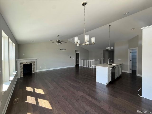 269 Canyon Creek Court 51, Howell, MI 48843