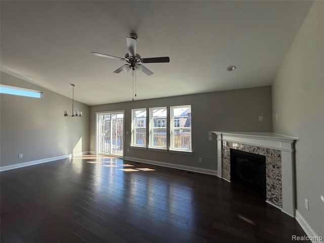 269 Canyon Creek Court 51, Howell, MI 48843