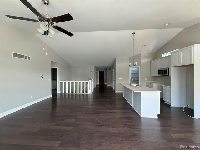 269 Canyon Creek Court 51, Howell, MI 48843