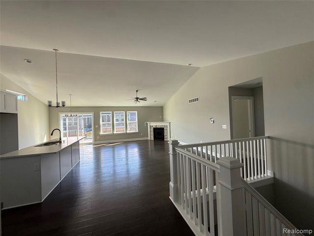 269 Canyon Creek Court 51, Howell, MI 48843