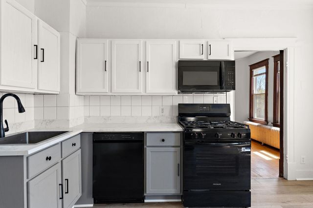 2703 Humboldt Avenue N, Minneapolis, MN 55411
