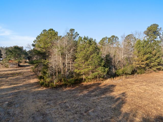 14048 Round O Road, Round O, SC 29474