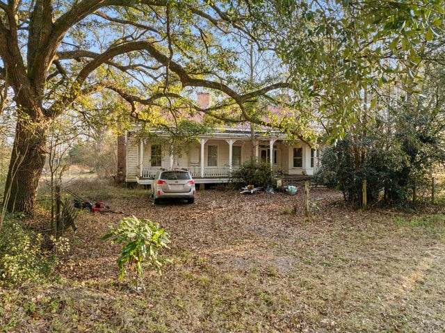 14048 Round O Road, Round O, SC 29474