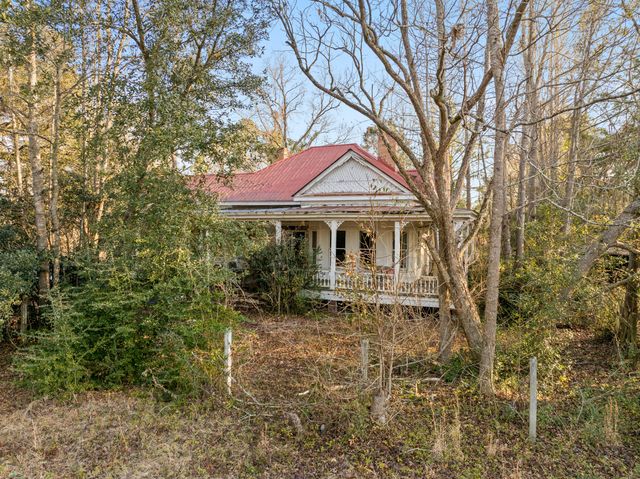14048 Round O Road, Round O, SC 29474