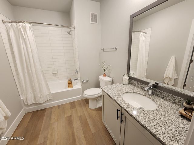 15510 N La Cometa Avenue B2, Surprise, AZ 85374