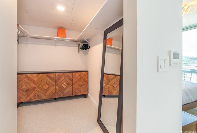 629 Keeaumoku Street 2511, Honolulu, HI 96814