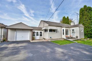 3413 Blue Lake Drive, Flint, MI 48506