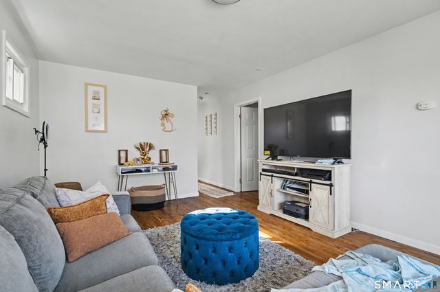 42 Pine Street, Hamden, CT 06514