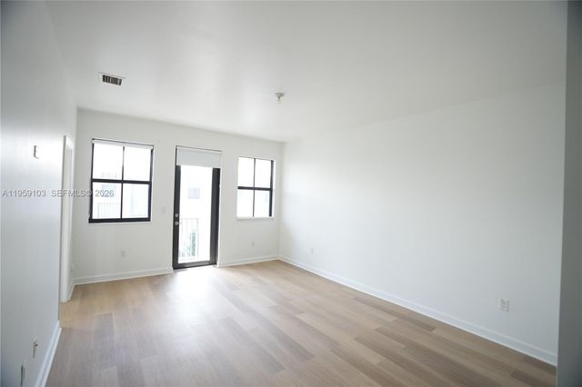 10464 NW 61st Ln, Doral, FL 33178