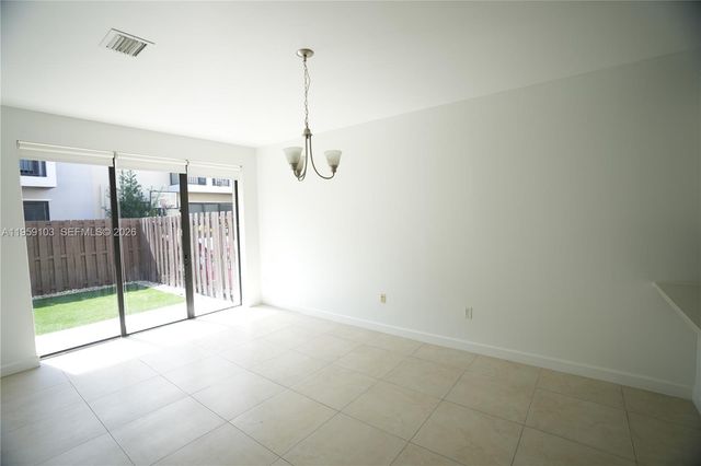 10464 NW 61st Ln, Doral, FL 33178