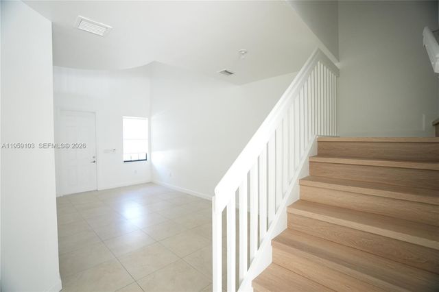 10464 NW 61st Ln, Doral, FL 33178