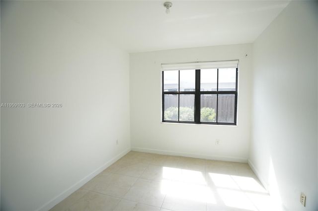 10464 NW 61st Ln, Doral, FL 33178