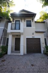 10464 NW 61st Ln, Doral, FL 33178