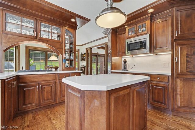 2835 Valley Road, Cuyahoga Falls, OH 44223