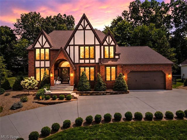 2835 Valley Road, Cuyahoga Falls, OH 44223