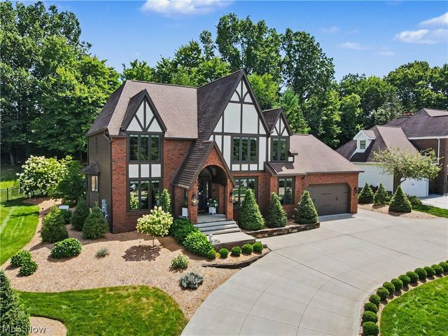 2835 Valley Road, Cuyahoga Falls, OH 44223