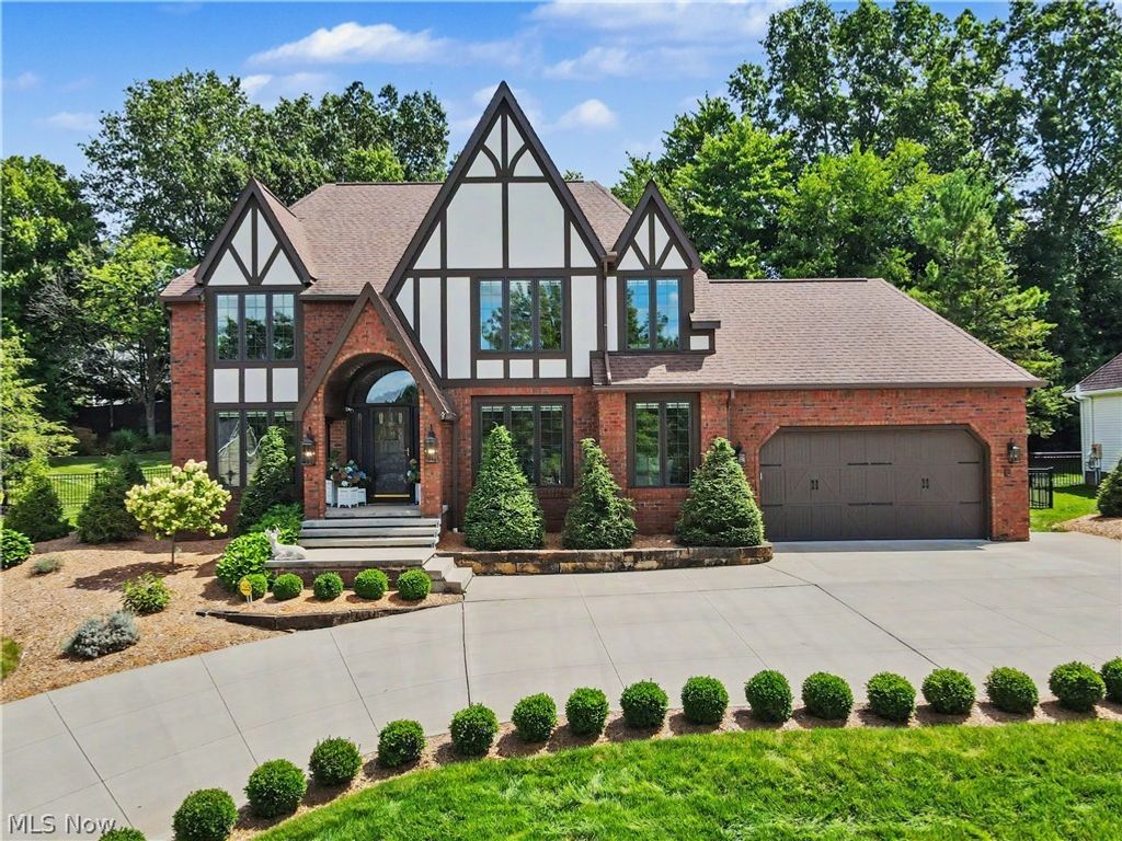 2835 Valley Road, Cuyahoga Falls, OH 44223