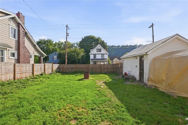 1460 5th Ave, New Brighton, PA 15066