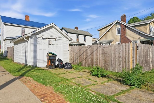 1460 5th Ave, New Brighton, PA 15066