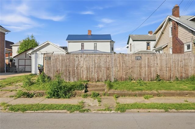 1460 5th Ave, New Brighton, PA 15066