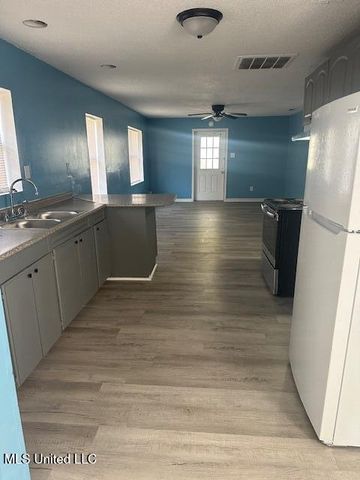 1409 Roosevelt Street, Pascagoula, MS 39567