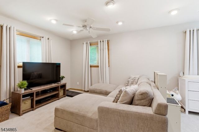 158 Glenside Trl, Byram Twp., NJ 07871