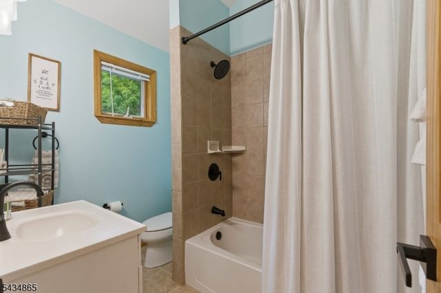 158 Glenside Trl, Byram Twp., NJ 07871
