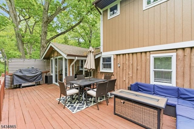 158 Glenside Trl, Byram Twp., NJ 07871