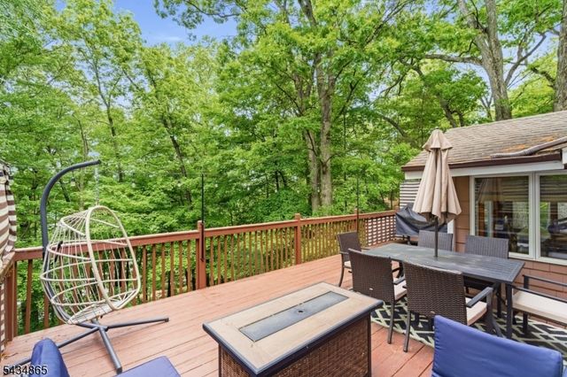 158 Glenside Trl, Byram Twp., NJ 07871