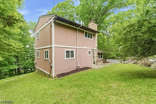 158 Glenside Trl, Byram Twp., NJ 07871
