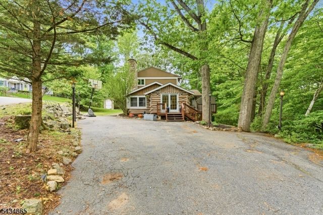 158 Glenside Trl, Byram Twp., NJ 07871