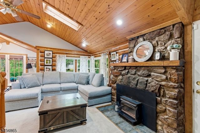 158 Glenside Trl, Byram Twp., NJ 07871
