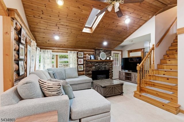 158 Glenside Trl, Byram Twp., NJ 07871