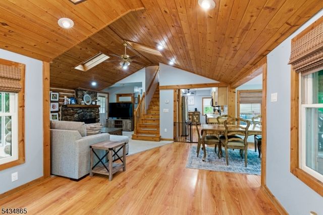 158 Glenside Trl, Byram Twp., NJ 07871