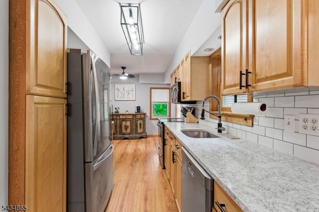 158 Glenside Trl, Byram Twp., NJ 07871