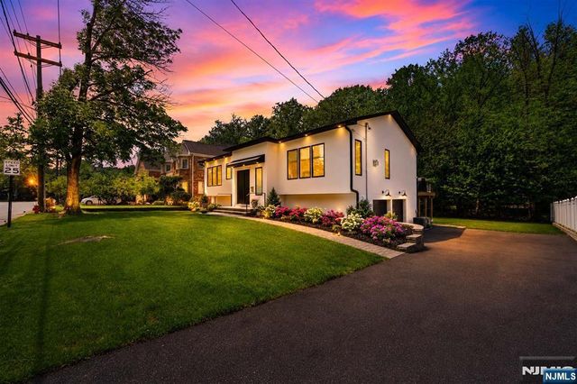 284 Castle Drive, Englewood Cliffs, NJ 07632