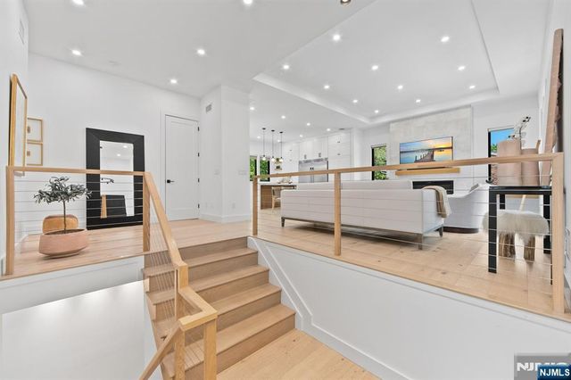 284 Castle Drive, Englewood Cliffs, NJ 07632