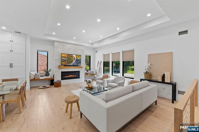 284 Castle Drive, Englewood Cliffs, NJ 07632